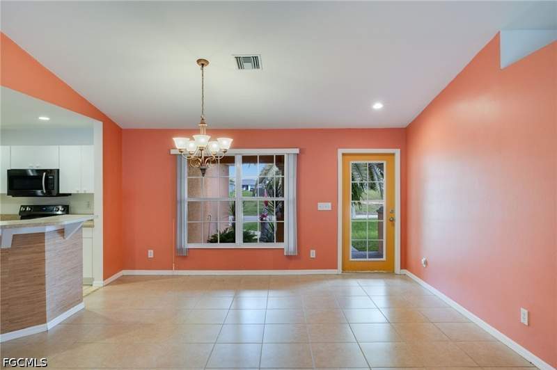 3 bedroom SingleFamilyResidence at 110 NW 25th Ter, Cape Coral, Cape Coral — photo 4