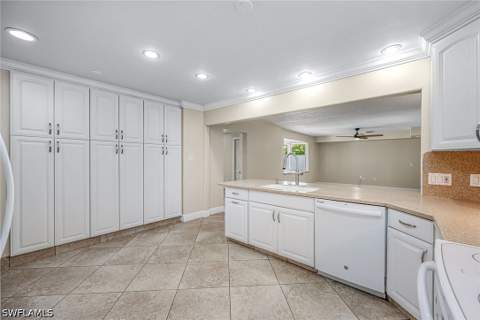4690 Capri Dr, Naples FL - photo 10 of 28