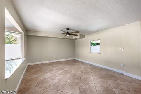4690 Capri Dr, Naples FL - photo 11 of 28