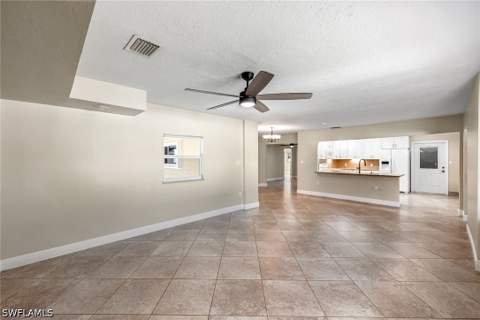 4690 Capri Dr, Naples FL - photo 12 of 28