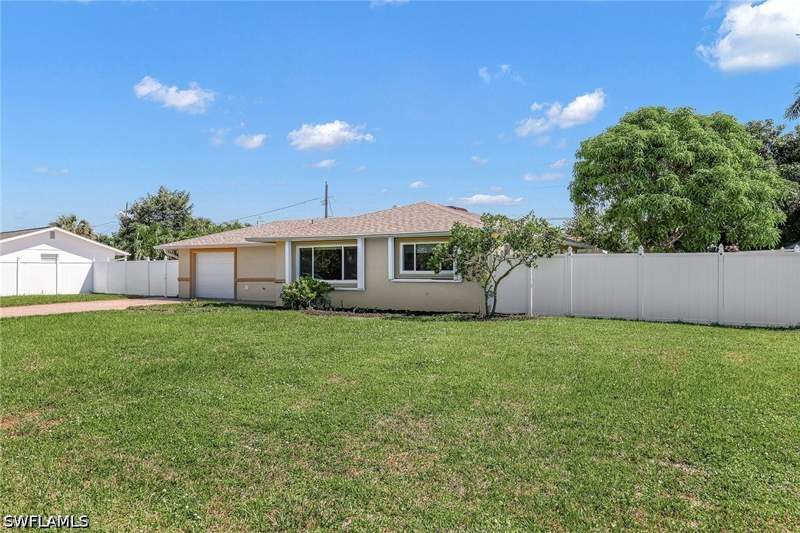 4 bedroom SingleFamilyResidence at 4690 Capri Dr, Naples Twin Lakes, Naples — photo 2