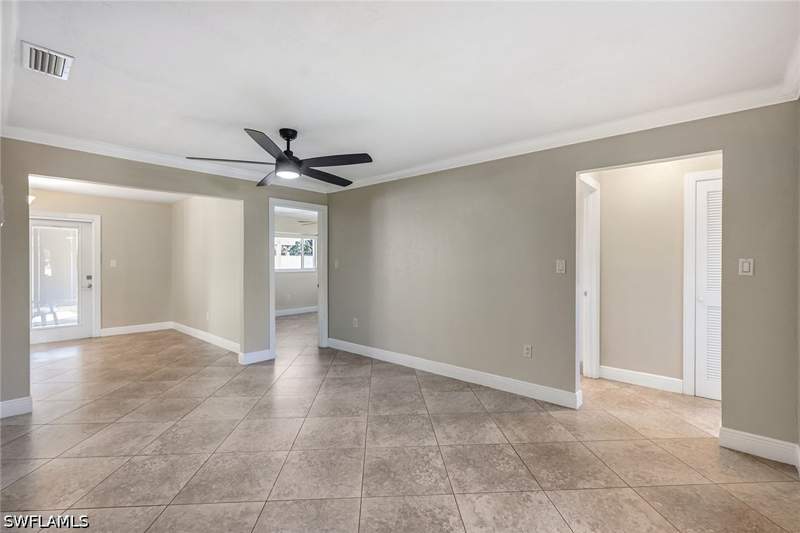 4 bedroom SingleFamilyResidence at 4690 Capri Dr, Naples Twin Lakes, Naples — photo 4