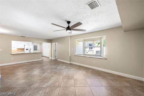 4690 Capri Dr, Naples FL - photo 7 of 28