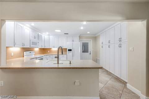4690 Capri Dr, Naples FL - photo 8 of 28