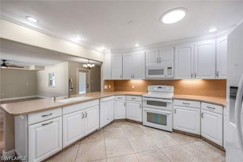 4690 Capri Dr, Naples FL - photo 9 of 28