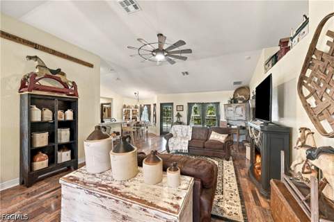 2301 NE 33rd Ln, Cape Coral FL - photo 10 of 59