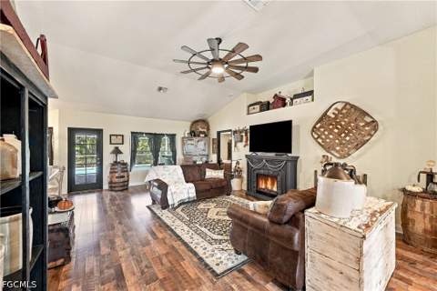 2301 NE 33rd Ln, Cape Coral FL - photo 11 of 59