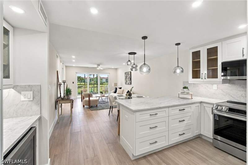 2 bedroom Condominium at 13 High Point Cir N 206, High Point Country Club, Naples — photo 2