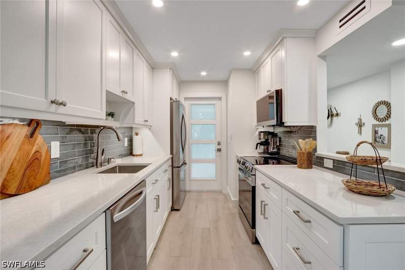 2 bedroom Condominium at 1300 Gulf Shore Blvd N 110, Del Mar, Naples — photo 5