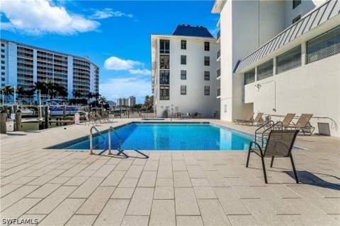 271 Southbay Dr 240, Naples FL - photo 10 of 20
