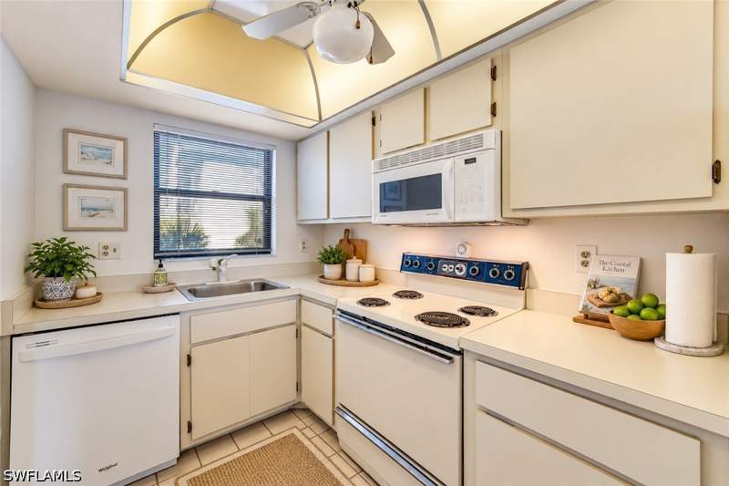 2 bedroom Condominium at 271 Southbay Dr 240, Barefoot Pelican, Naples — photo 5
