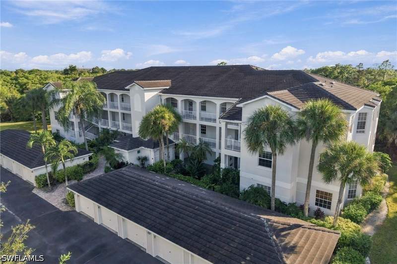 3 bedroom Condominium at 3431 Pointe Creek Ct 302, Pointe At Pelican Landing, Bonita Springs — photo 2