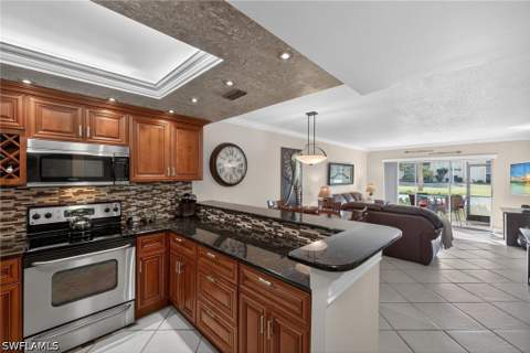 201 Quail Forest Blvd 109, Naples FL - photo 8 of 41