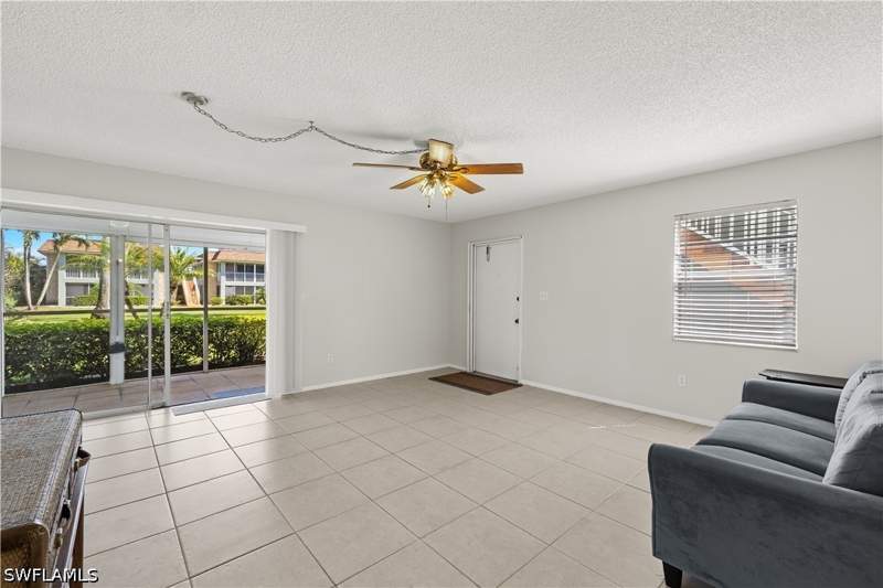 2 bedroom Condominium at 1400 Pompei Ln 1, Sorrento Villas, Naples — photo 3