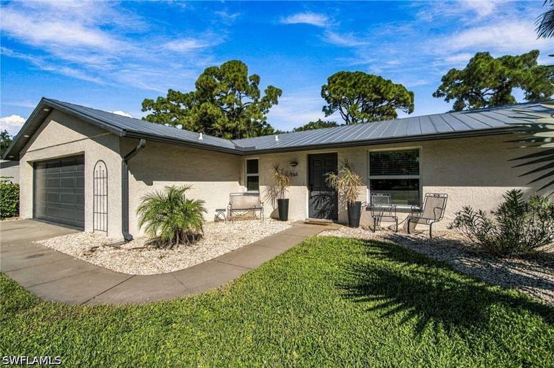 2 bedroom SingleFamilyResidence at 2265 Outrigger Ln, Coconut River, Naples — photo 2