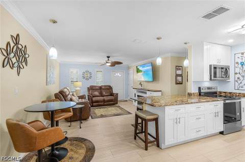 2073 E Tobago Cir, Fort Myers FL - photo 9 of 35
