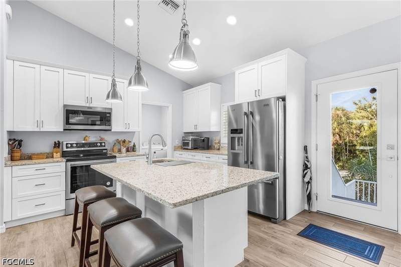 3 bedroom SingleFamilyResidence at 9226 Kincaid Ct, Belle Meade, Sanibel — photo 3