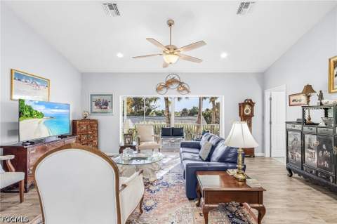 9226 Kincaid Ct, Sanibel FL - photo 6 of 31