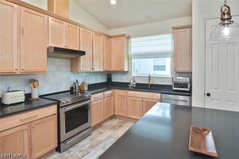 6688 Estero Bay Dr, Fort Myers FL - photo 14 of 36
