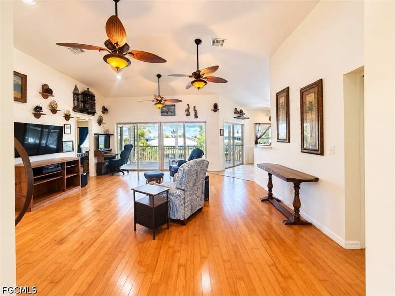 3 bedroom SingleFamilyResidence at 2708 Sanderling Ct, Gulfhaven, St. James City — photo 2