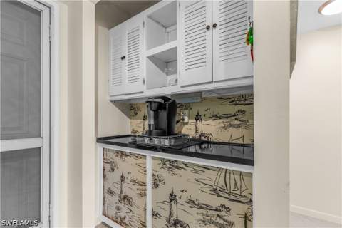 150 Turtle Lake Ct 307, Naples FL - photo 6 of 33