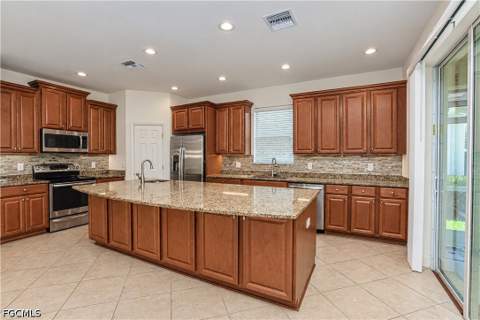2635 Casibari Ct, Cape Coral FL - photo 8 of 42