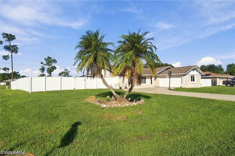3 bedroom SingleFamilyResidence at 18688 Bradenton Rd, San Carlos Park, Fort Myers — photo 4