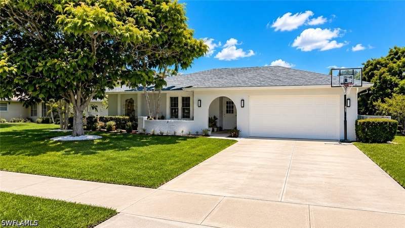 3 bedroom SingleFamilyResidence at 1089 Nottingham Dr, Victoria Park II, Naples — photo 2