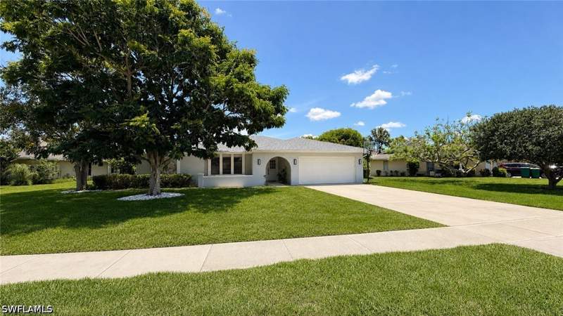3 bedroom SingleFamilyResidence at 1089 Nottingham Dr, Victoria Park II, Naples — photo 4