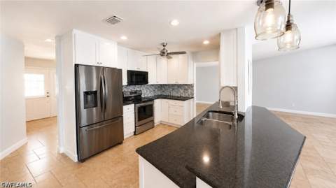 1089 Nottingham Dr, Naples FL - photo 8 of 19