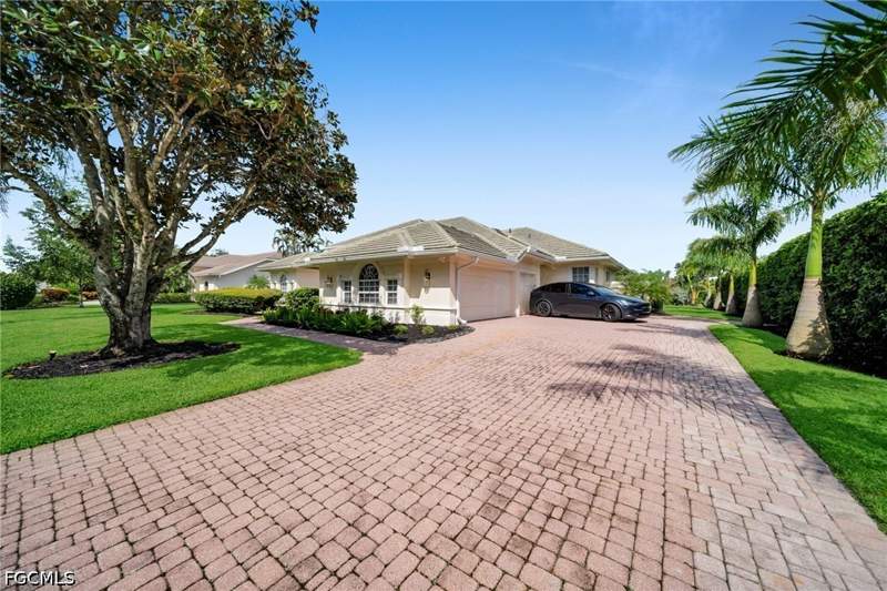 3 bedroom SingleFamilyResidence at 11521 Hampton Greens Dr, Hampton Greens, Fort Myers — photo 2