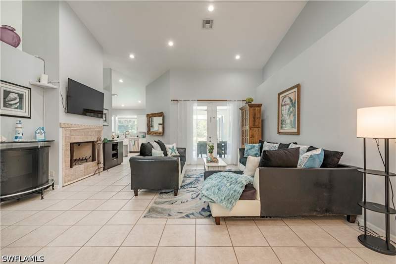 3 bedroom SingleFamilyResidence at 2358 Kings Lake Blvd, Kings Lake, Naples — photo 3