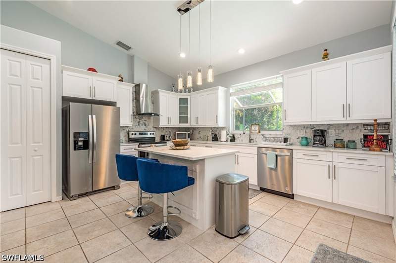 3 bedroom SingleFamilyResidence at 2358 Kings Lake Blvd, Kings Lake, Naples — photo 5