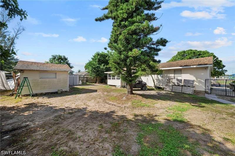 3 bedroom SingleFamilyResidence at 1960 49th St SW, Golden Gate City, Naples — photo 5