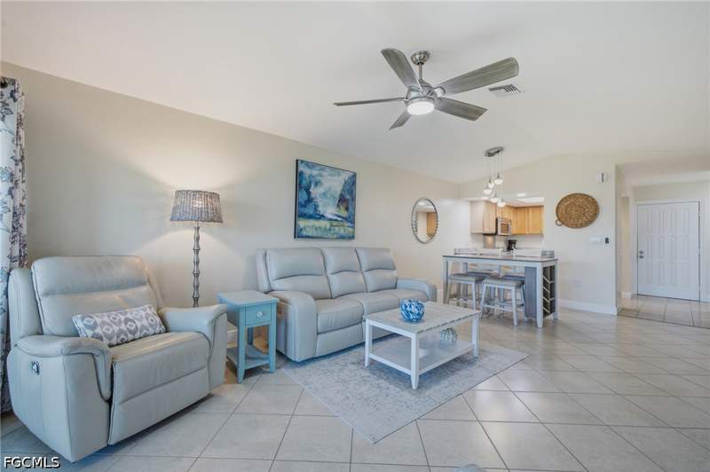3 bedroom Condominium at 808 Cape Coral Pkwy W 201, Edgewater Condo, Cape Coral — photo 2