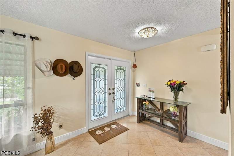 3 bedroom SingleFamilyResidence at 1832 Bolado Pkwy, Cape Coral, Cape Coral — photo 2