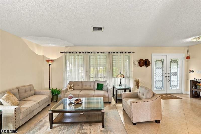 3 bedroom SingleFamilyResidence at 1832 Bolado Pkwy, Cape Coral, Cape Coral — photo 4