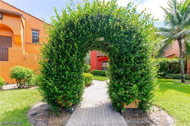 2 bedroom Detached at 9138 Chula Vista St 12703, Ole, Naples — photo 3