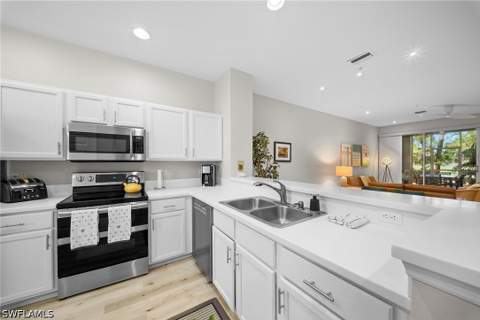 8231 Parkstone Pl 102, Naples FL - photo 12 of 45