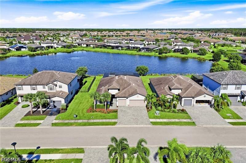 3 bedroom SingleFamilyResidence at 11579 Canopy Loop, Timber Creek, Fort Myers — photo 3