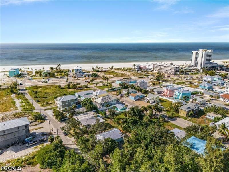 2 bedroom SingleFamilyResidence at 203 Chapel St, Seagrape, Fort Myers Beach — photo 2