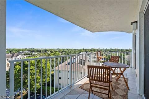 1300 Gulf Shore Blvd N 703, Naples FL - photo 14 of 19