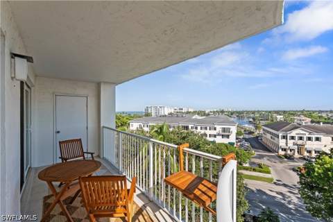 1300 Gulf Shore Blvd N 703, Naples FL - photo 15 of 19