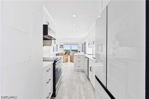1300 Gulf Shore Blvd N 703, Naples FL - photo 6 of 19
