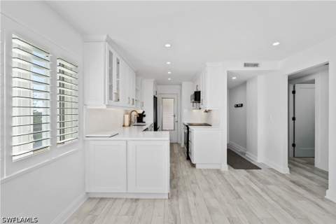 1300 Gulf Shore Blvd N 703, Naples FL - photo 7 of 19