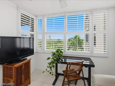 5550 Heron Point Dr 402, Naples FL - photo 10 of 47