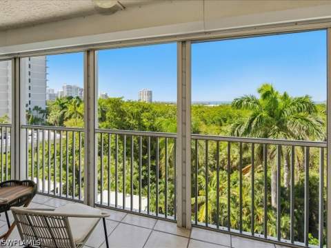 5550 Heron Point Dr 402, Naples FL - photo 14 of 47