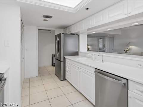 5550 Heron Point Dr 402, Naples FL - photo 7 of 47