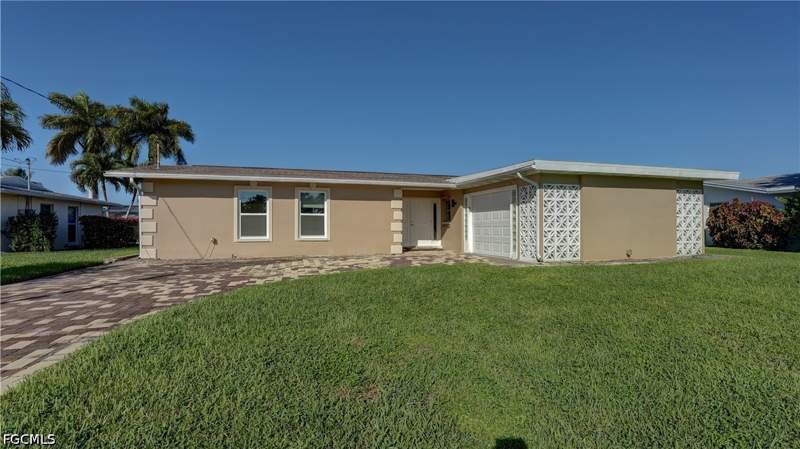 3 bedroom SingleFamilyResidence at 3118 SE 18th Ave, Cape Coral, Cape Coral — photo 2