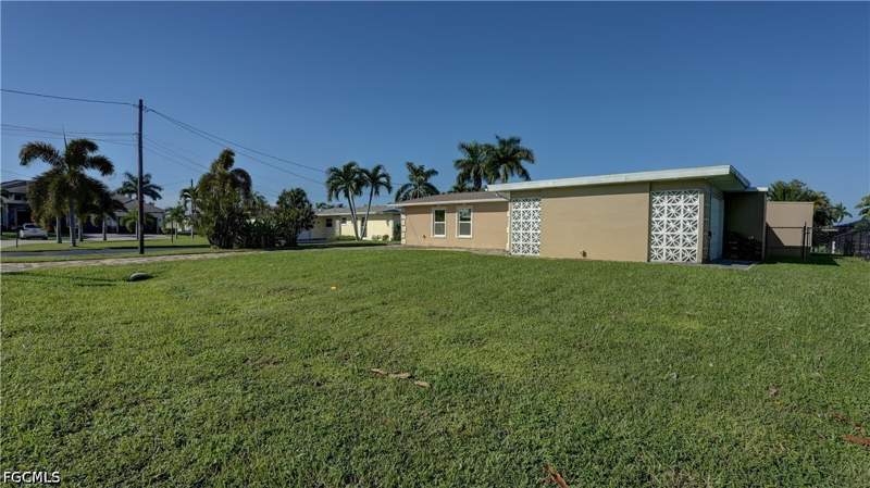 3 bedroom SingleFamilyResidence at 3118 SE 18th Ave, Cape Coral, Cape Coral — photo 3